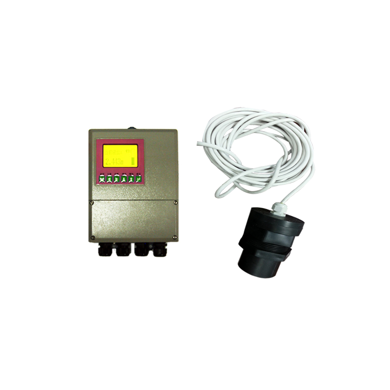 Ultrasonic level transmitter